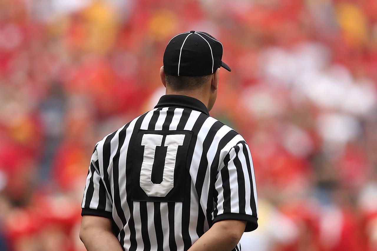 how much does an NFL referee make