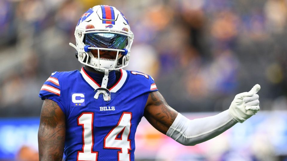 Bills' Diggs back practicing day after his absence