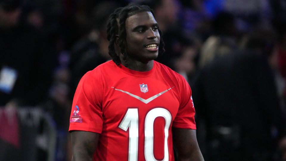 Tyreek Hill issues challenge to Lionel Messi