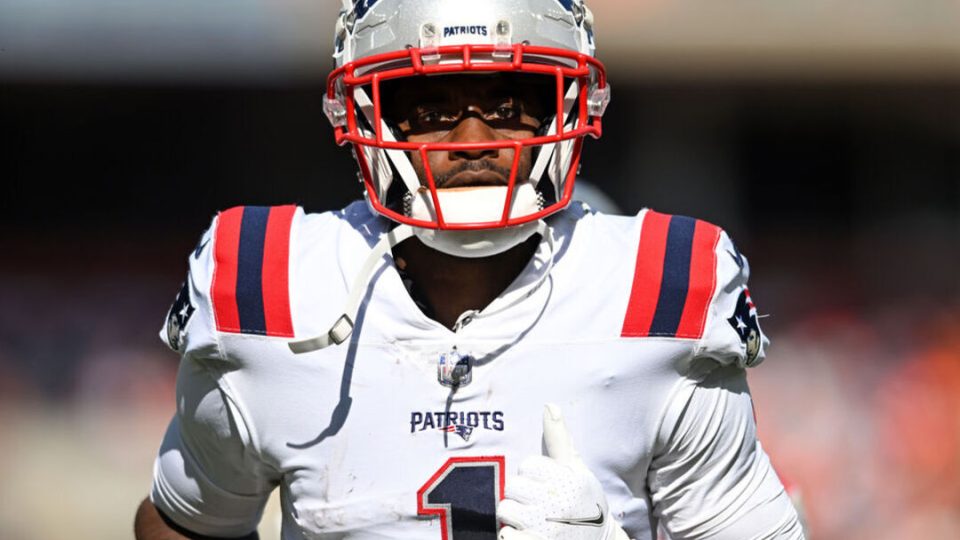 Report: Patriots sign DeVante Parker to new 3-year, $33M deal