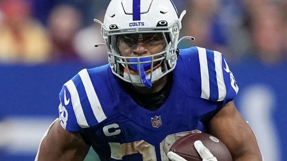 Taylor wants to retire with Colts, wary of RB market