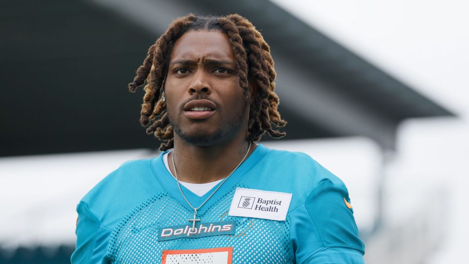 Dolphins star to miss start of season after knee surgery