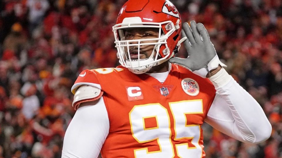 Source: Jones not in camp, 'far apart' with Chiefs