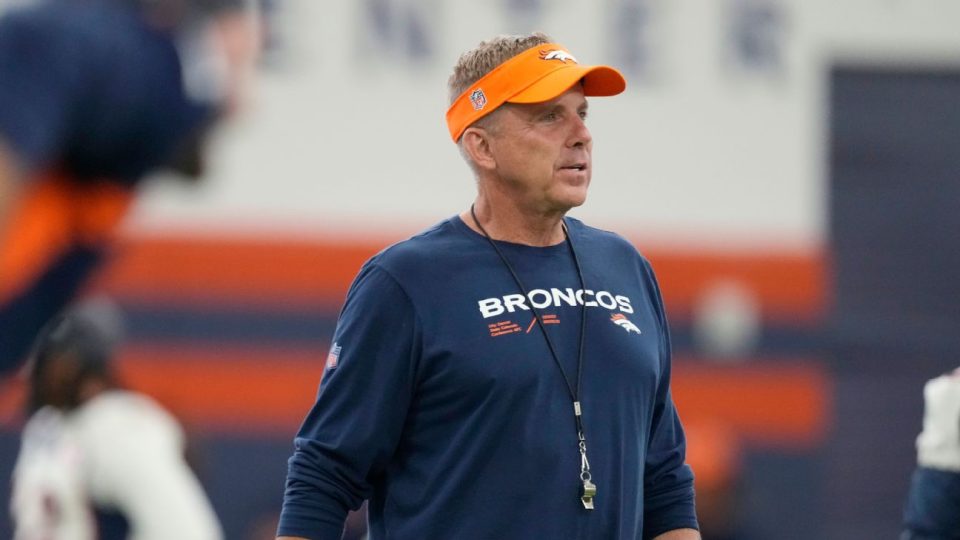 Payton rips Hackett for job with Denver, jabs Jets