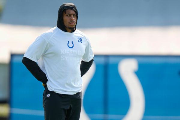 Colts GM: Taylor situation 'sucks' for team, player
