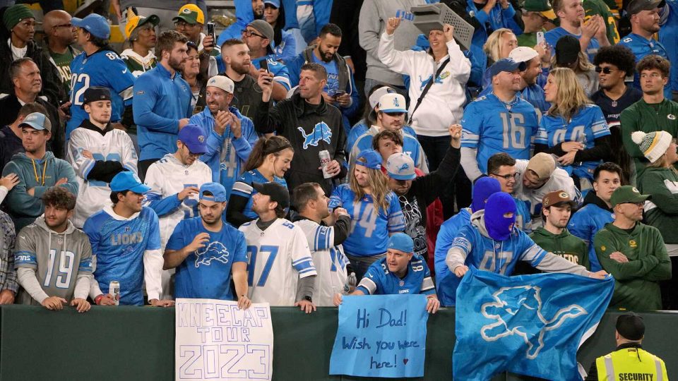 Packers forced to issue statement after Lions fans took over Lambeau Field