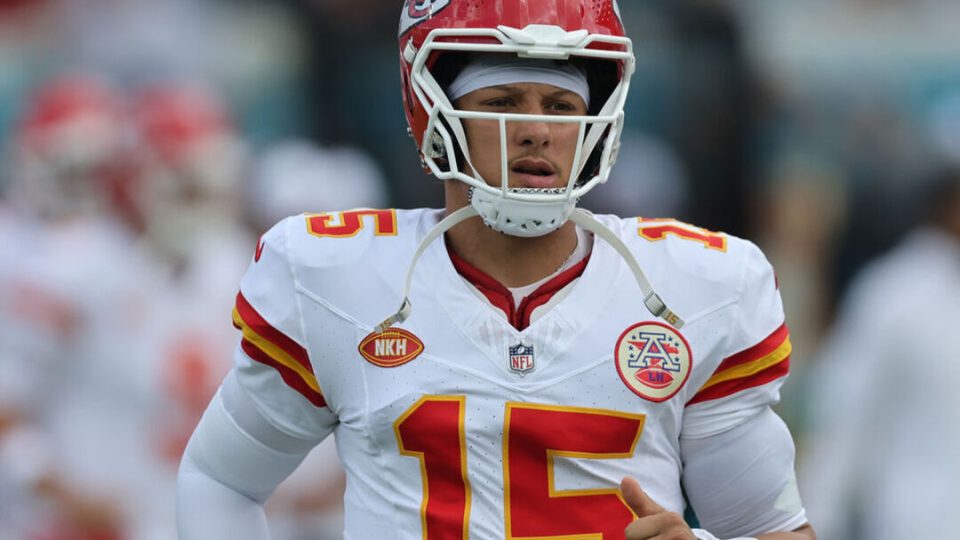 Mahomes to bank $210.6M over 4 years with restructured deal
