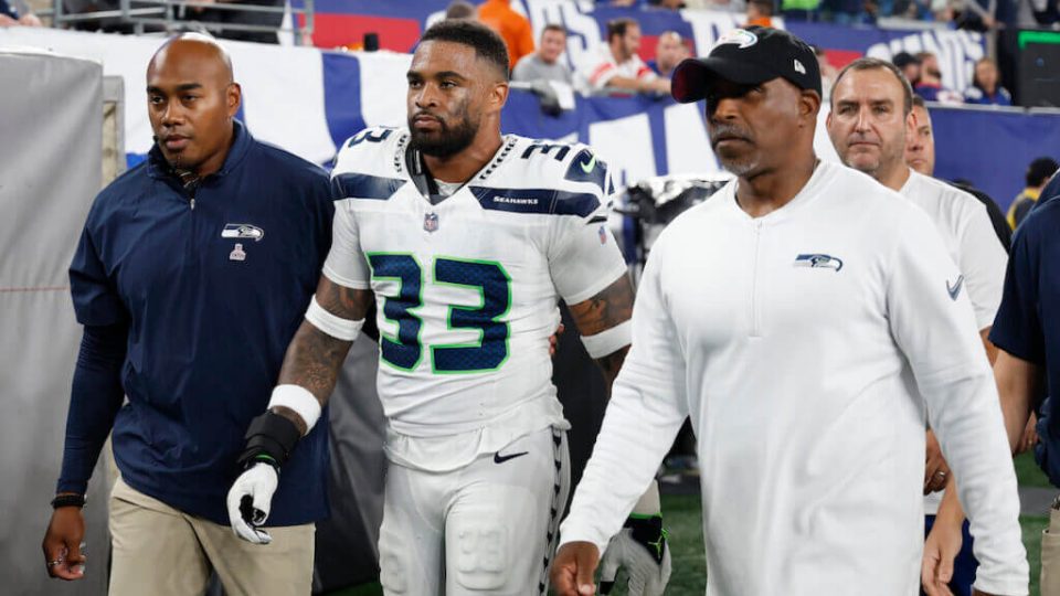 Seahawks’ Jamal Adams apologizes for sideline outburst toward independent concussion doctor