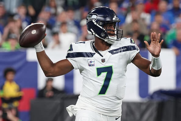 Geno Smith returns from knee injury, leads Seahawks to victory vs. Giants